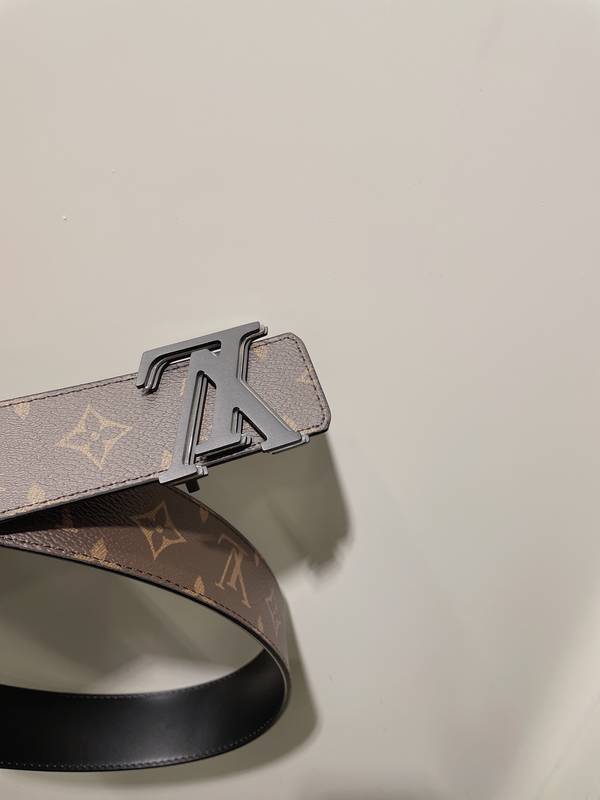 Louis Vuitton 40MM Belt LVB00373